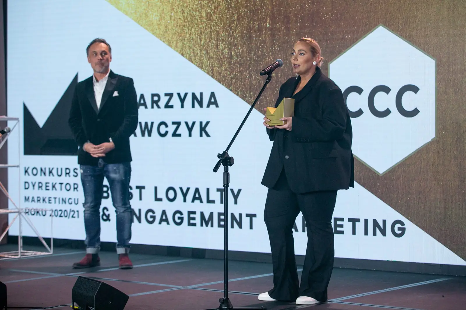 Wide shot: the Best Loyalty & Engagement Marketing winner at the microphone — DMR Gala X (2021)